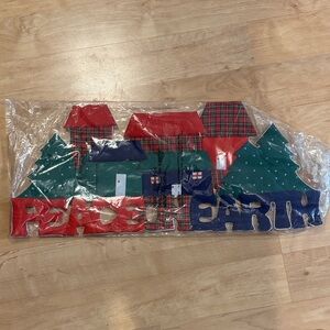 Vintage NIP 1982 Festive Peace on Earth Wall Hanging Quilted. Super adorable!